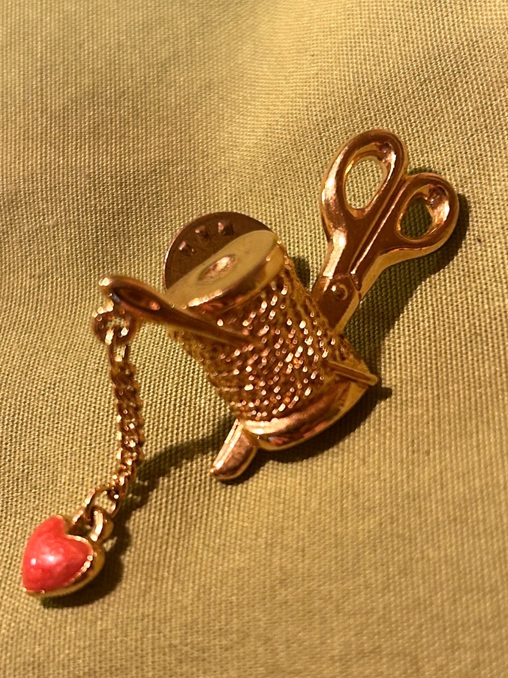 Vintage Gold Tone Sewing Brooch Thread Spool Scissors Pink Heart Charm Pin